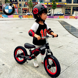 德国宝马mini儿童平衡车无脚踏自行车双轮滑行车2岁-6岁平行车