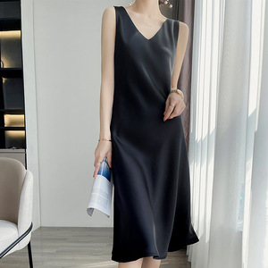 高级感黑色吊带连衣裙女2024新款春夏法式修身显瘦中长款垂感裙子
