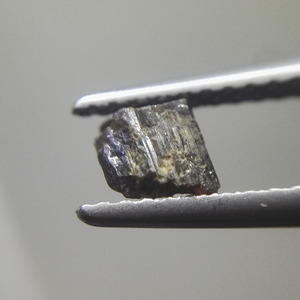 铝硼锆钙石 painite又译红硅硼铝钙石,硅硼钙铝石,180/30