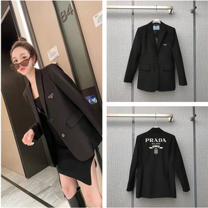 正品 prada/普拉达 22早春新款刺绣字母单排扣休闲纯色西装外套女