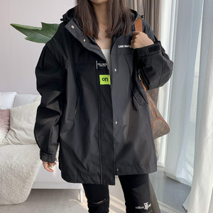潮牌冲锋衣女三合一2022年春季新款黑色宽松防风防水工装连帽外套