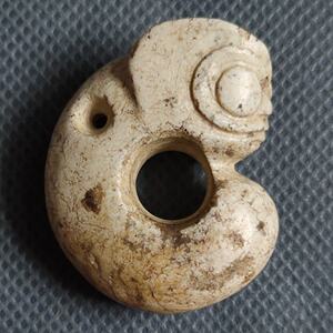 古玩古玉老玉器 高古玉红山良渚文化鸡骨白玉猪龙 43.6mm