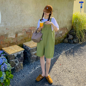 绿色ins大码胖mm背带裤夏季薄款女小个子短款奶甜工装孕妇吊带裤