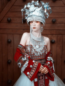 苗拉朵服装女云南阿卯花衣服民族风舞台演出旅拍摄影写真苗族服饰