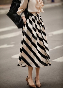 外贸意大利女装原单出口欧货法式黑白条纹百褶半身裙女夏季中长裙