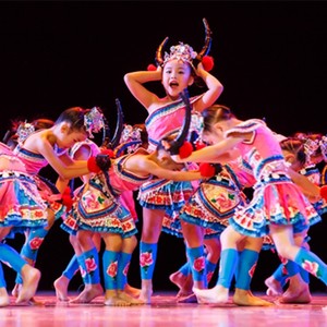 小荷风采牛角尖尖彝族舞蹈服表演服牛角道具儿童少数民族演出服