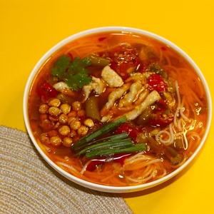 正宗老坛泡椒酸菜肉丝米线四川绵阳米粉重庆特产砂锅干米粉酸特辣