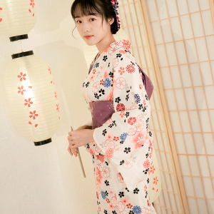 白色浴衣和服