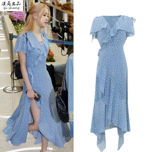 明星朴彩英rose同款蓝色波点连衣裙v领不规则荷叶边开叉裙子女夏