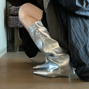 泰酷辣！炸街裤管靴子今年流行爆款珍珠银色尖头坡跟不过膝长筒靴