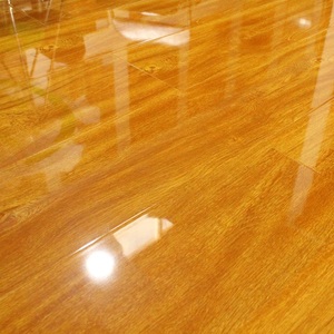 高光亮面强化复合地板钢琴漆水晶面木地板耐磨家用12mm镜面白色