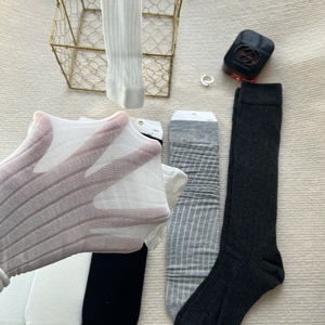 高品质超薄版 MIU纯棉小腿袜竖条纹中长筒及膝袜走秀网红款浅灰色