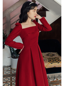 法式复古简约高级感修身显瘦丝绒红色连衣裙女秋季礼服赫本小红裙