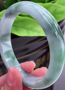 缅甸新款豆种灰绿色乌鸡种宽边手镯圈口59-60鉴定天然a货翡翠玉镯