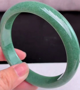 豆种满绿翡翠手镯