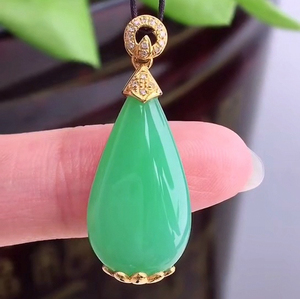 翡翠吊坠女小水滴