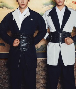 【gjzzh】芭莎黑白衣//俊哲花衬衫