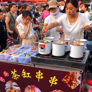 串串香车子摆摊麻辣烫