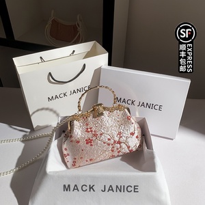 MackJanice新中式复古刺绣梅花波士顿包女2024新款潮流手提斜跨包