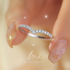 莫桑石排钻戒指女款仿真钻戒时尚个性叠戴高级感纯银碎钻尾戒小指