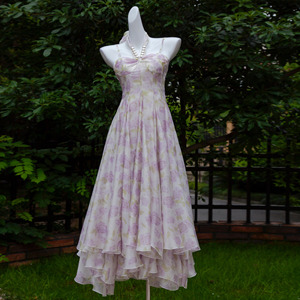 原创法式浪漫粉紫色挂脖连衣裙2024夏季新款收腰飘逸温柔风仙女裙