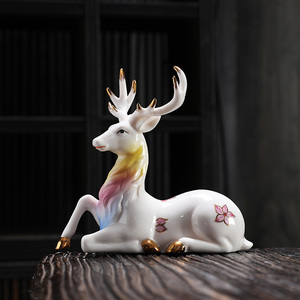 陶瓷加彩鹿摆件创意装饰品工艺礼品梅花小鹿一路平安汽车车载摆设