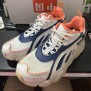 瑕疵捡漏中国李宁运动时尚系列时装走秀蝴蝶休闲老爹鞋aglp093-1