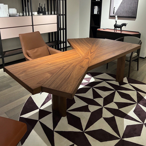 意式极简扇形书桌设计感轻奢现代书房写字台实木不规则电脑办公桌