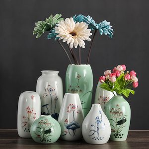 荷花陶瓷小花瓶