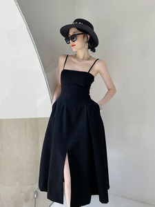 黑色法式吊带连衣裙女夏设计感小众小黑裙高腰显瘦内搭气质小裙子