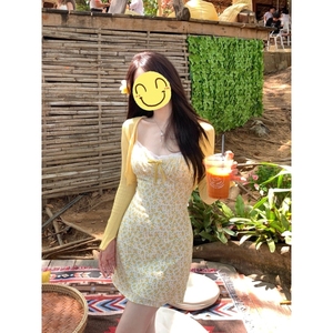 今年流行漂亮套装裙夏季女茶歇法式短款黄色开衫碎花吊带连衣裙子