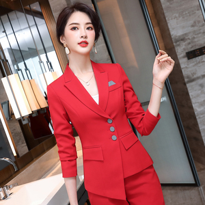 红色西装套装女职场