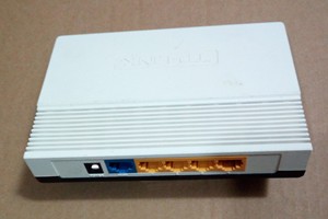 包好 TP-LINK 普联 TL-R406 4口 100M 有线路由器