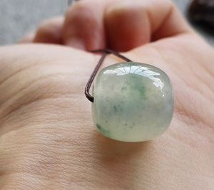 拍卖缅甸翡翠冰种飘花路路通天然老坑翡翠高冰转运珠子锁骨链桶珠