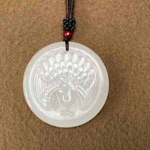 和田玉白玉孔雀开屏小吊坠圆形女款项链挂件玉牌玉挂坠毛衣链玉佩