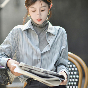 条纹衬衫女秋冬新款复古气质宽松叠穿内搭上衣设计感打底长袖衬衣