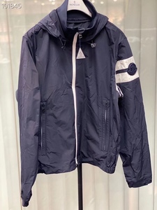 现货moncler蒙口 新款大标logo白色条纹男士连帽冲锋衣夹克外套