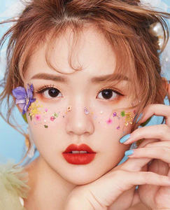 脸部贴花森系眼妆仙女花瓣妆容新娘妆创意妆拍照饰品美甲滴胶干花