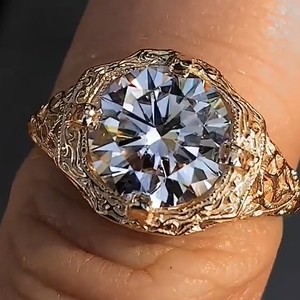 2克拉g色vs 3ex圆钻 纽约定制 手工雕刻镂空18k黄金钻石求婚戒指