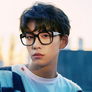 黑框眼镜男文艺