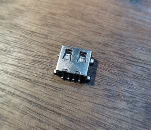 usb母座 2.0 四个固定脚  拍一份发30个