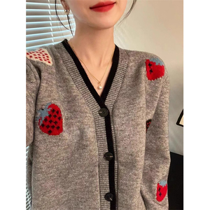 韩系减龄V领草莓单排扣针织衫秋季新款软糯羊毛小开衫女毛衣外套