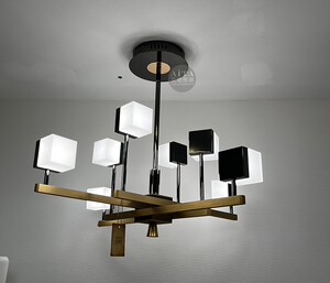 现代简约轻奢铝材吊灯led三色变光造型卧室灯客厅灯美高美特价款