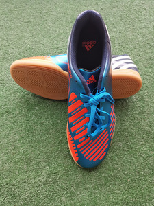 日本专柜adidas阿迪达斯猎鹰12室内predator平底ic硬地耐磨足球鞋