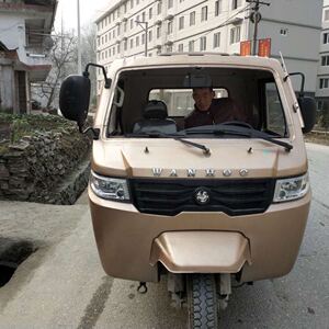 万虎800三轮车大灯封闭车前照灯万虎王中王三轮车前照灯三轮配件