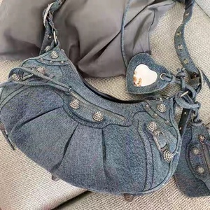 网红柳钉包