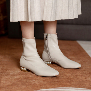 白色短靴女平底英伦风