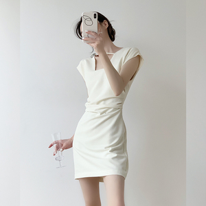 YAHI小个子法式无袖连衣裙女夏新款洋气设计感方领高腰杏白色短裙