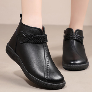 冬季中老年棉鞋女士加绒保暖平底妈妈鞋真皮软底棉靴防滑老人皮鞋