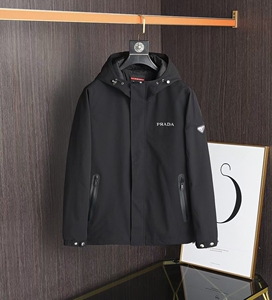 2022春季新款prada/普拉达男装连帽三角标修身休闲百搭夹克外套男
